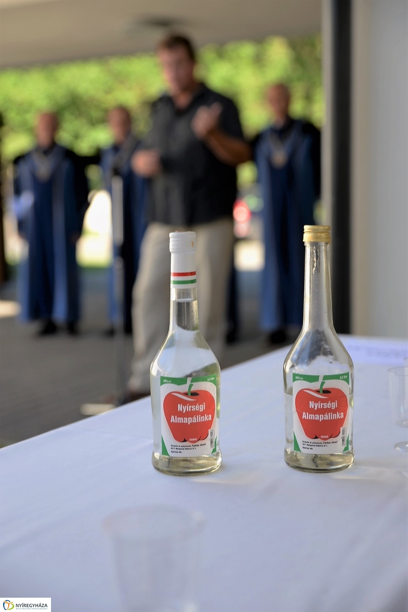 Kiállításmegnyitó a Pálinkaházban