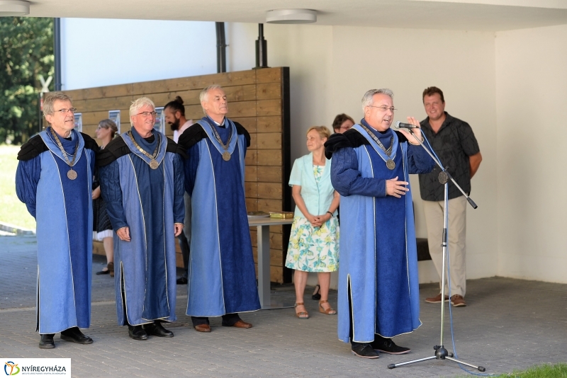 Kiállításmegnyitó a Pálinkaházban