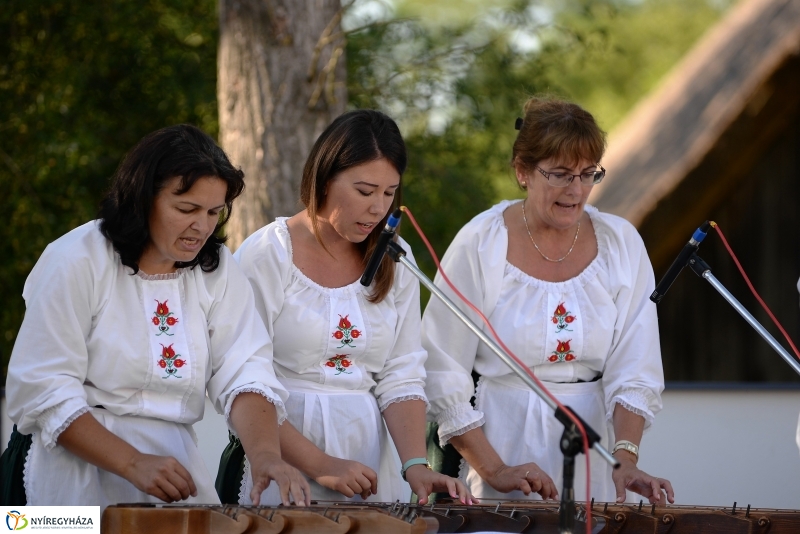 Kiállításmegnyitó a Pálinkaházban