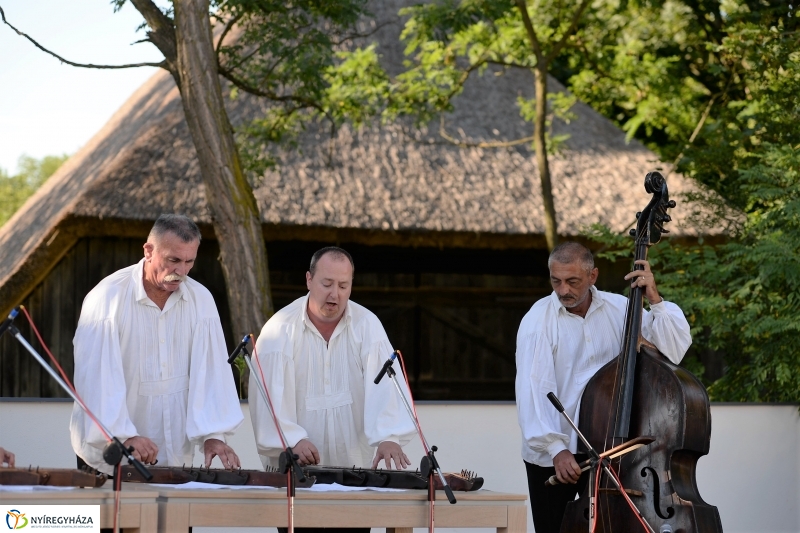 Kiállításmegnyitó a Pálinkaházban