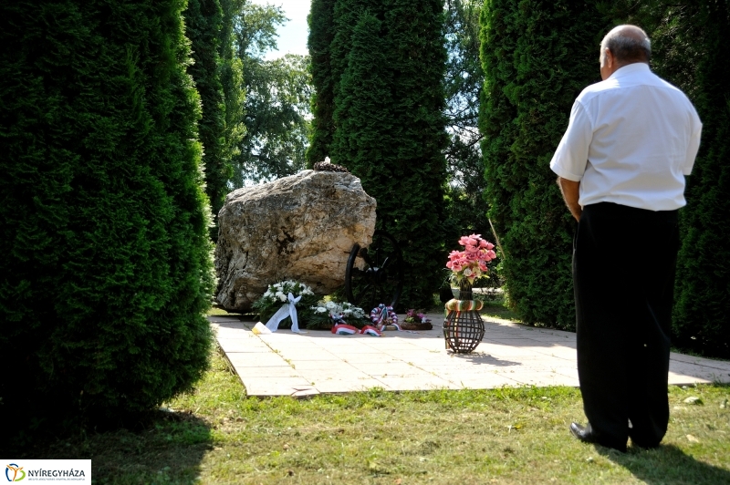 Roma Holocaustra emlékeztek