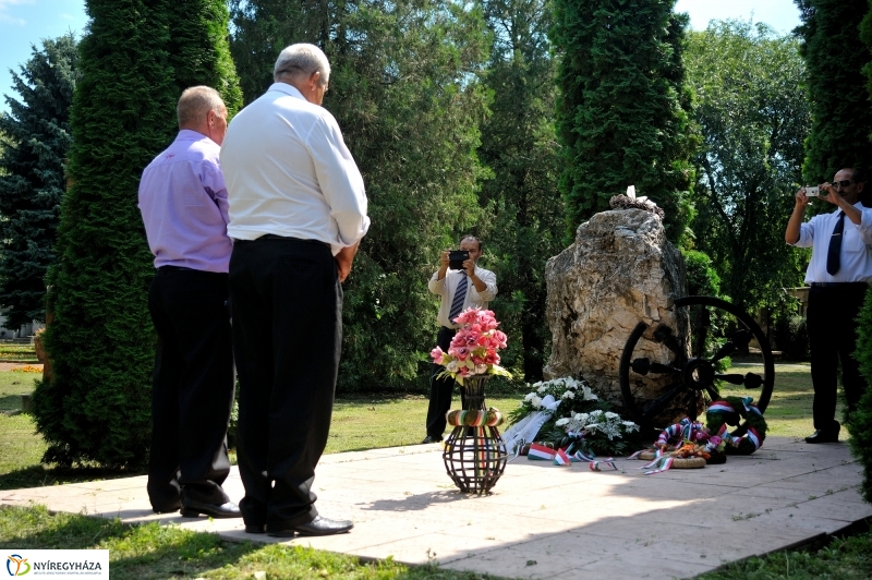 Roma Holocaustra emlékeztek