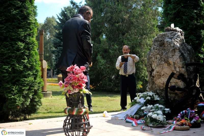 Roma Holocaustra emlékeztek