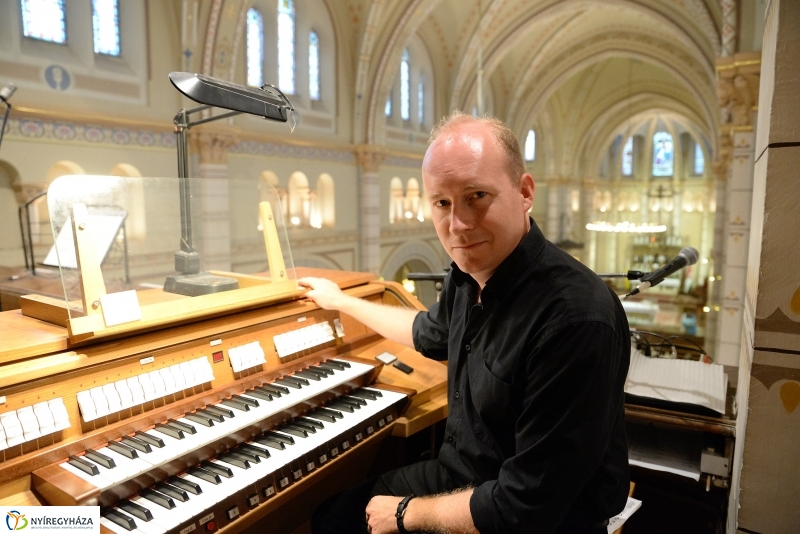 Orgonapont-hangverseny a templomban