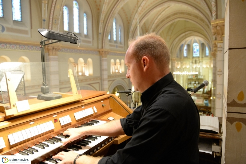 Orgonapont-hangverseny a templomban