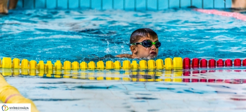 Úszótábor az Arany János Gimnáziumban