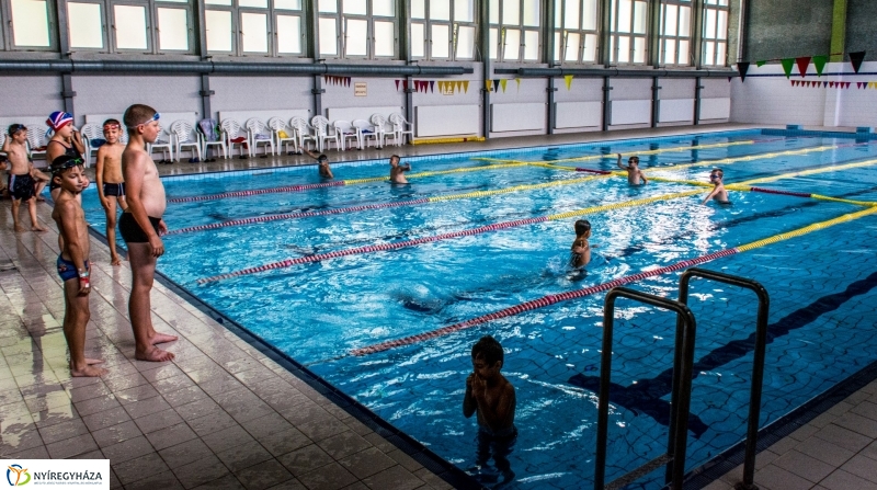 Úszótábor az Arany János Gimnáziumban