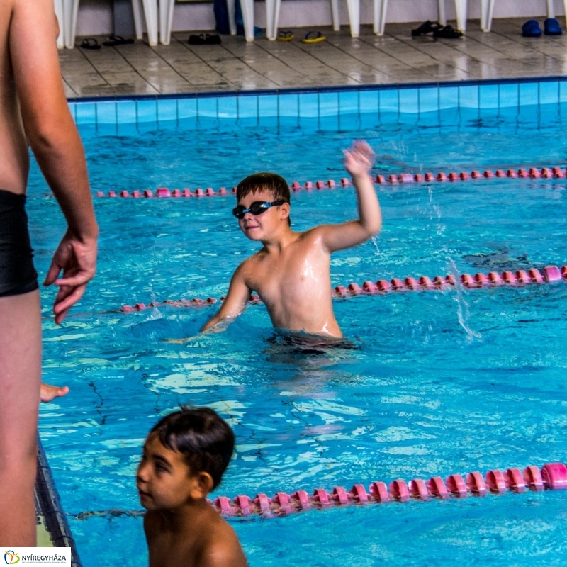 Úszótábor az Arany János Gimnáziumban