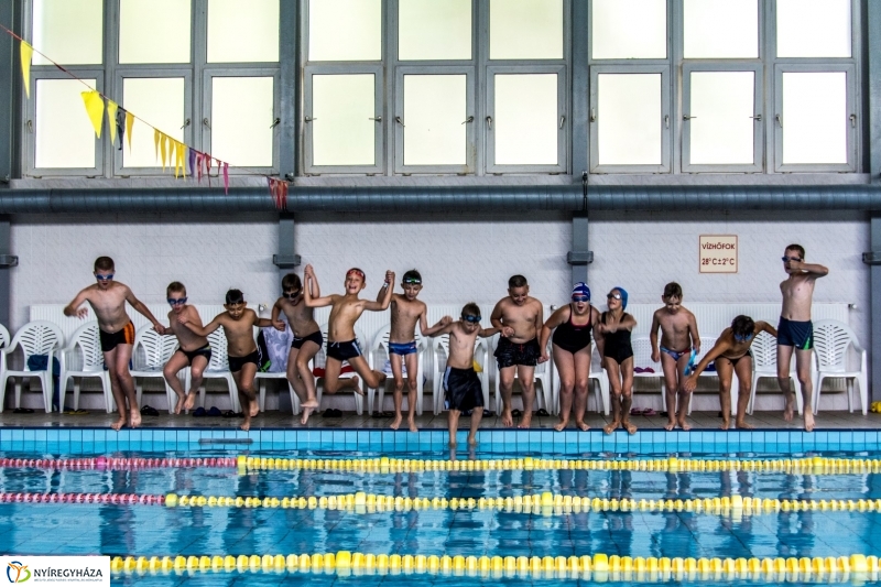 Úszótábor az Arany János Gimnáziumban
