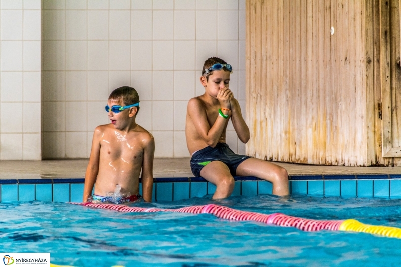Úszótábor az Arany János Gimnáziumban