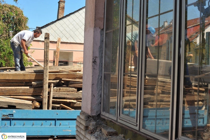 Elkezdődött a beruházás a Szegfű utcán II.