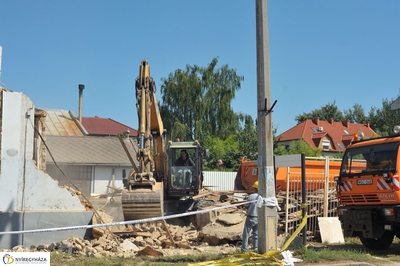 Elkezdődött a beruházás a Szegfű utcán II.