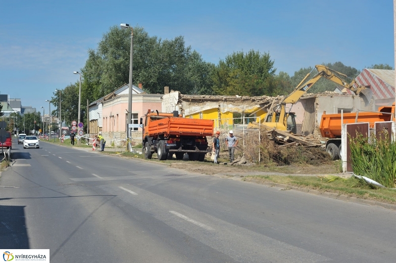Elkezdődött a beruházás a Szegfű utcán II.