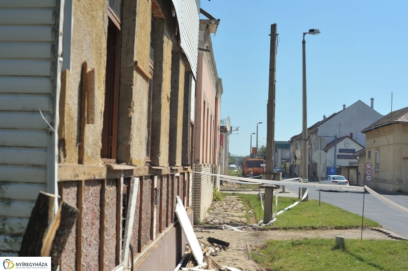 Elkezdődött a beruházás a Szegfű utcán II.