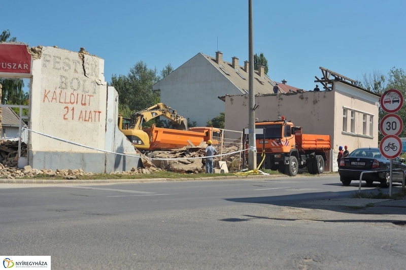 Elkezdődött a beruházás a Szegfű utcán II.