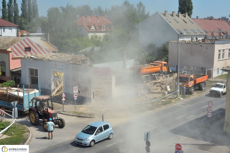 Elkezdődött a beruházás a Szegfű utcán II.