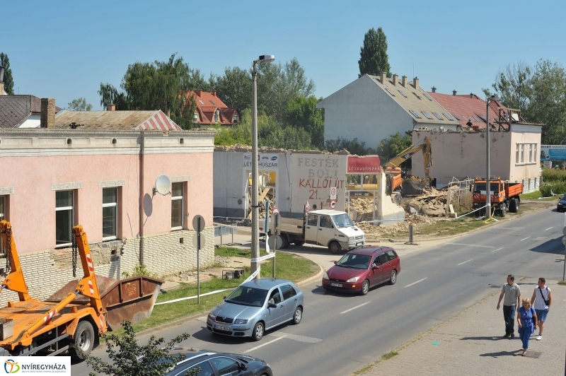 Elkezdődött a beruházás a Szegfű utcán II.