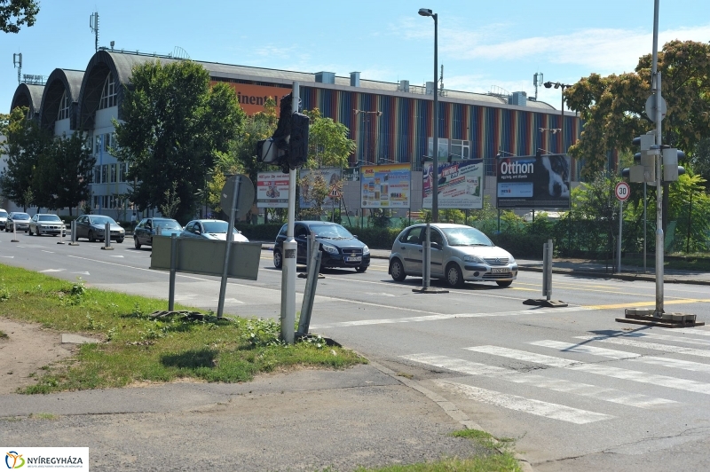 Elkezdődött a beruházás a Szegfű utcán II.