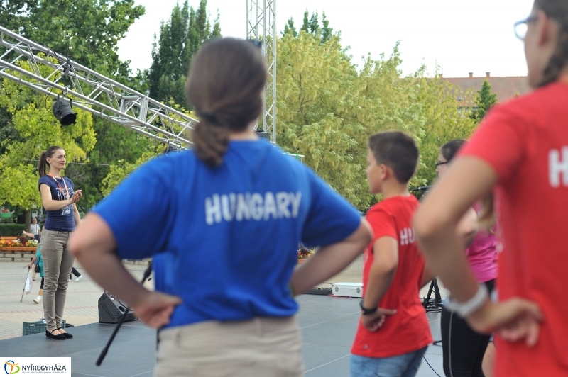 Előkészületek a Folklór Estre