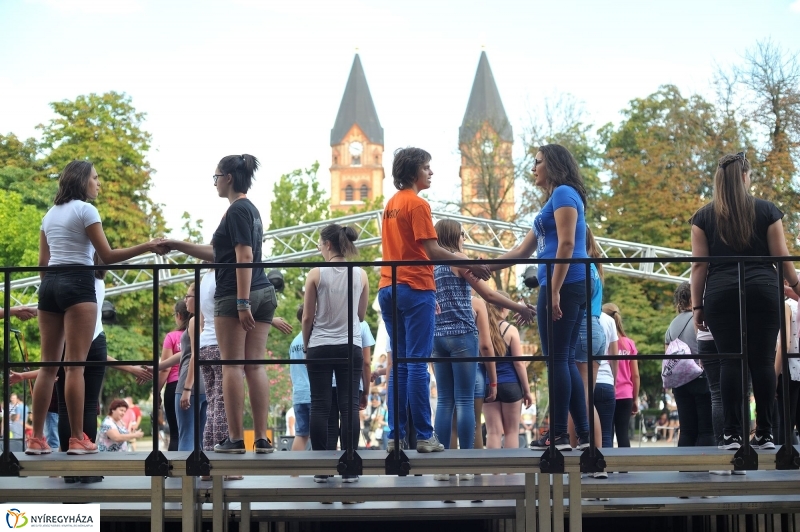 Előkészületek a Folklór Estre