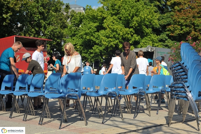 Előkészületek a Folklór Estre