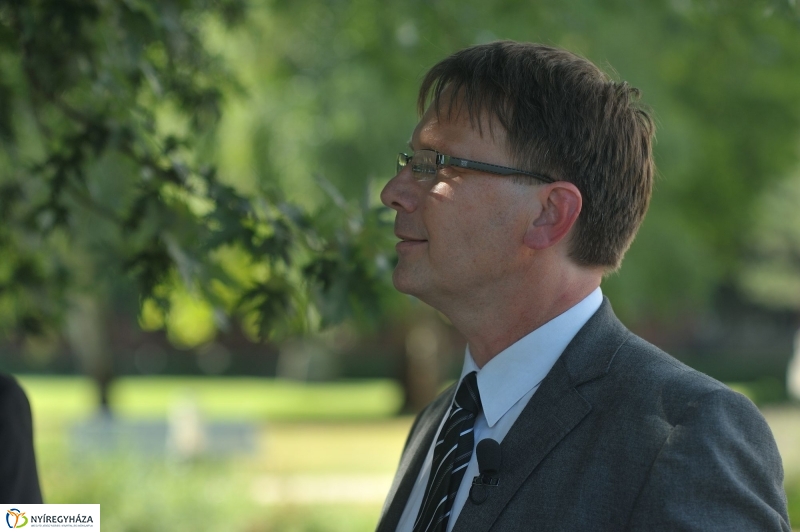 Koszorúzás a Nyíregyházi Egyetemen