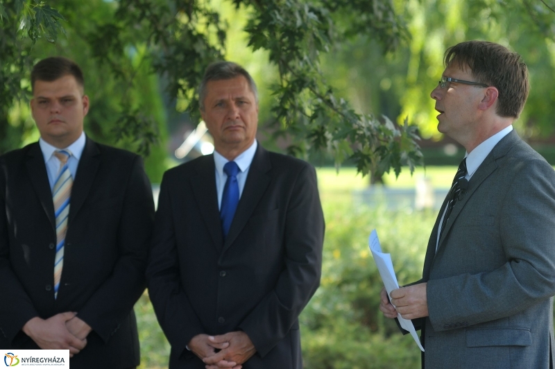 Koszorúzás a Nyíregyházi Egyetemen