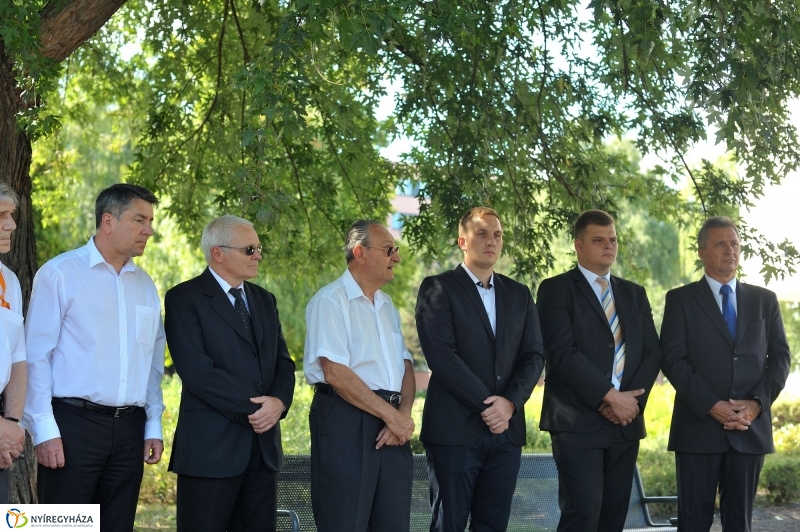 Koszorúzás a Nyíregyházi Egyetemen