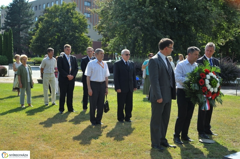 Koszorúzás a Nyíregyházi Egyetemen