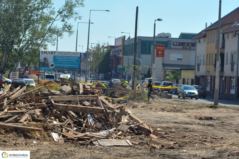 Elkezdodott_a_beruhazas_a_Szegfu_utcan_III