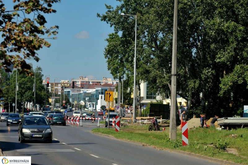 Elkezdodott_a_beruhazas_a_Szegfu_utcan_III