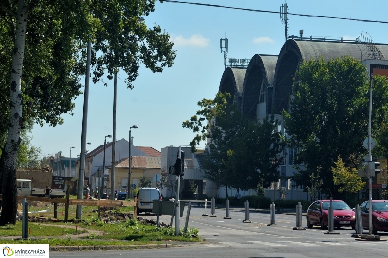 Elkezdodott_a_beruhazas_a_Szegfu_utcan_III