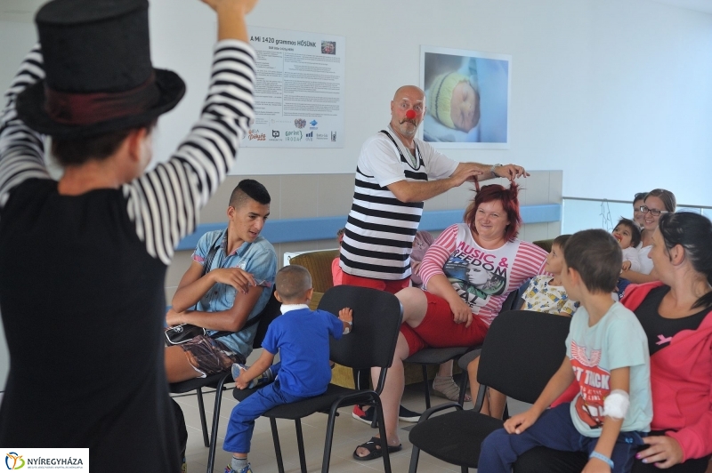 Bohócdoktorok a gyerekosztályon