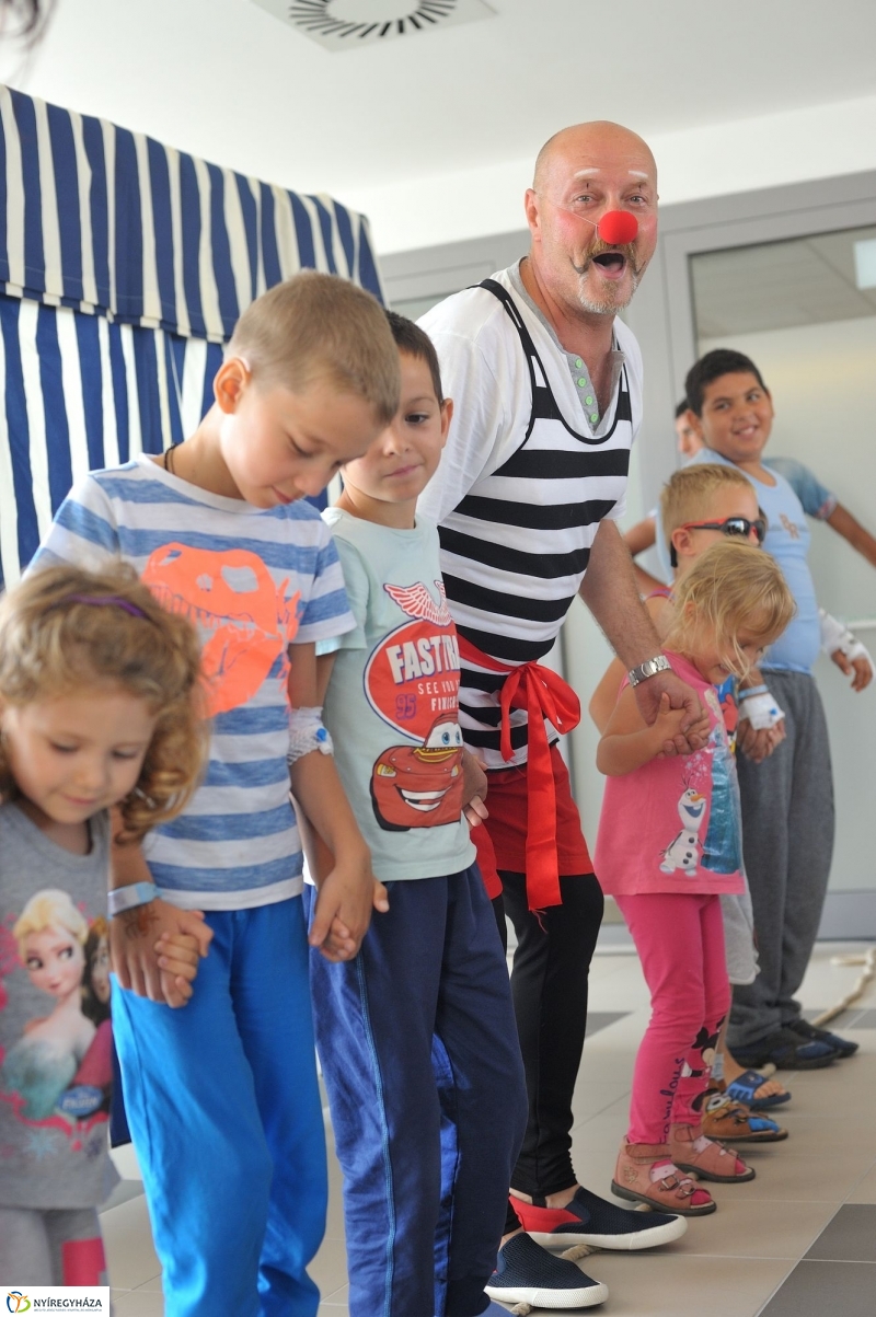 Bohócdoktorok a gyerekosztályon