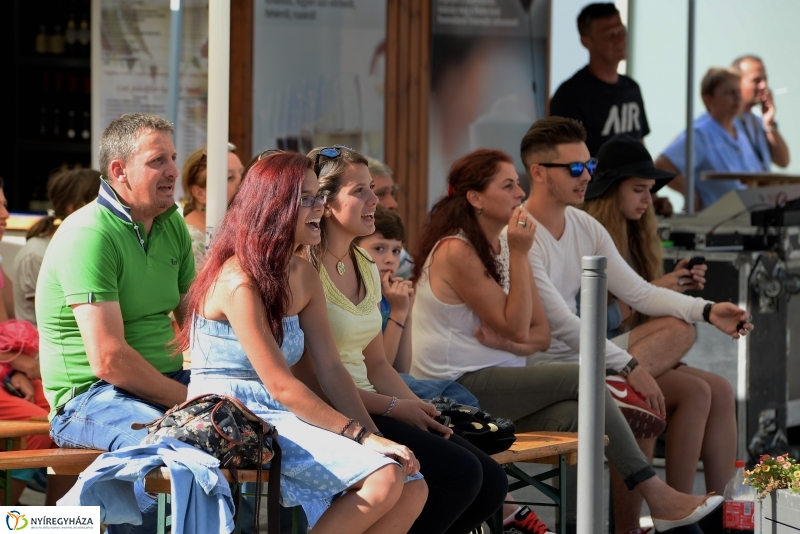 Vidor-szombat délután a belvárosban