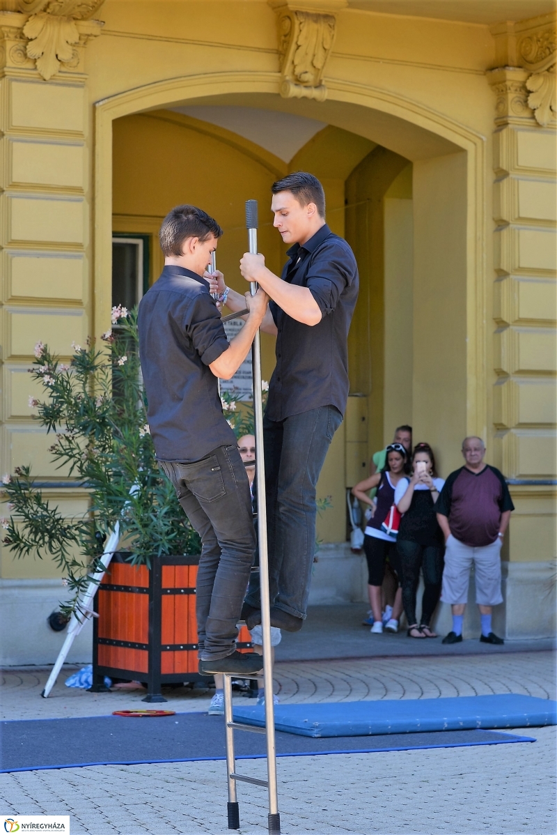 Vidor-szombat délután a belvárosban