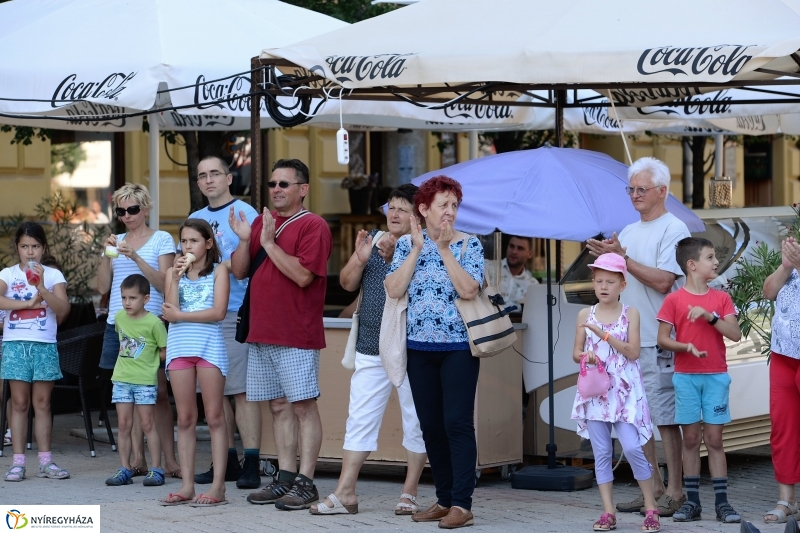 Vidor-szombat délután a belvárosban