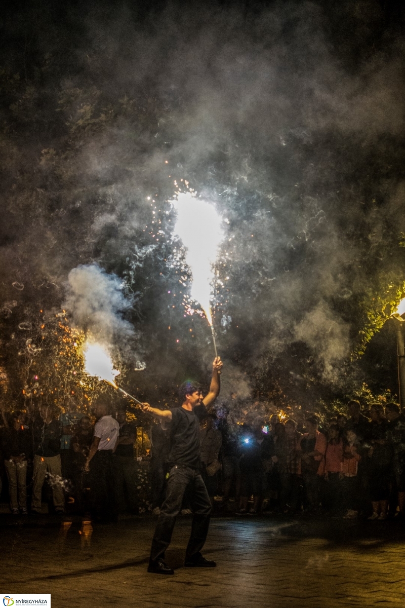 Tűzzsonglőrök a VIDOR fesztiválon