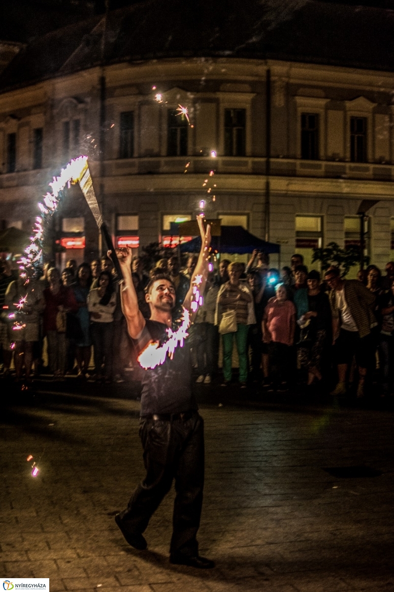 Tűzzsonglőrök a VIDOR fesztiválon