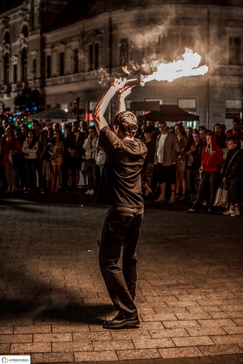 Tűzzsonglőrök a VIDOR fesztiválon