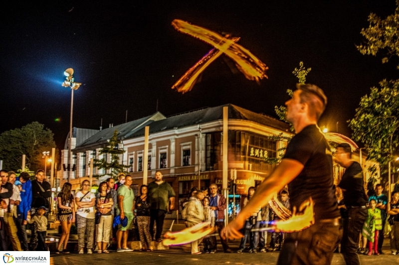 Tűzzsonglőrök a VIDOR fesztiválon