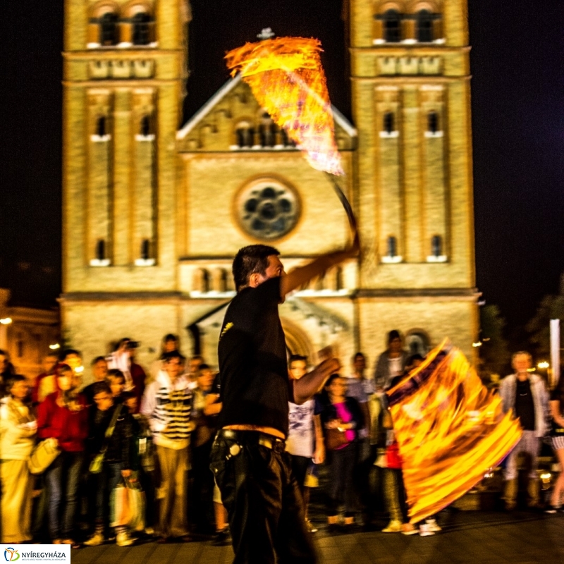 Tűzzsonglőrök a VIDOR fesztiválon