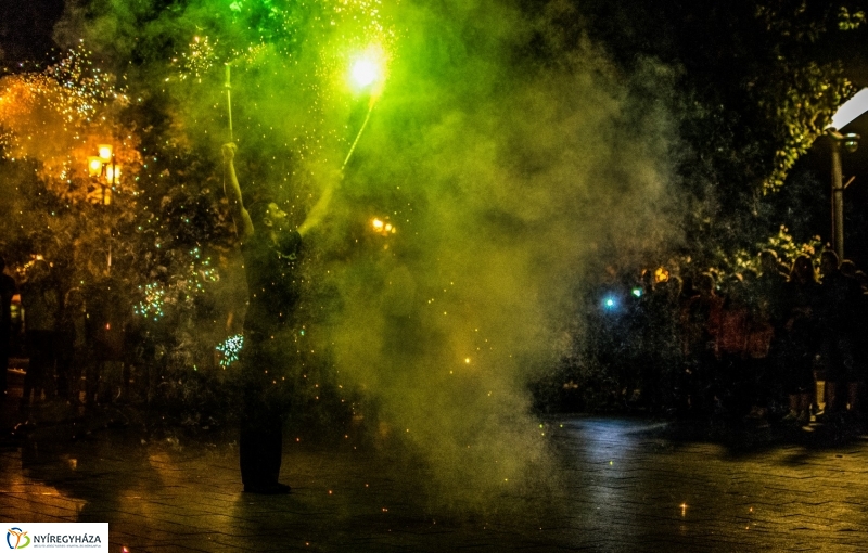 Tűzzsonglőrök a VIDOR fesztiválon