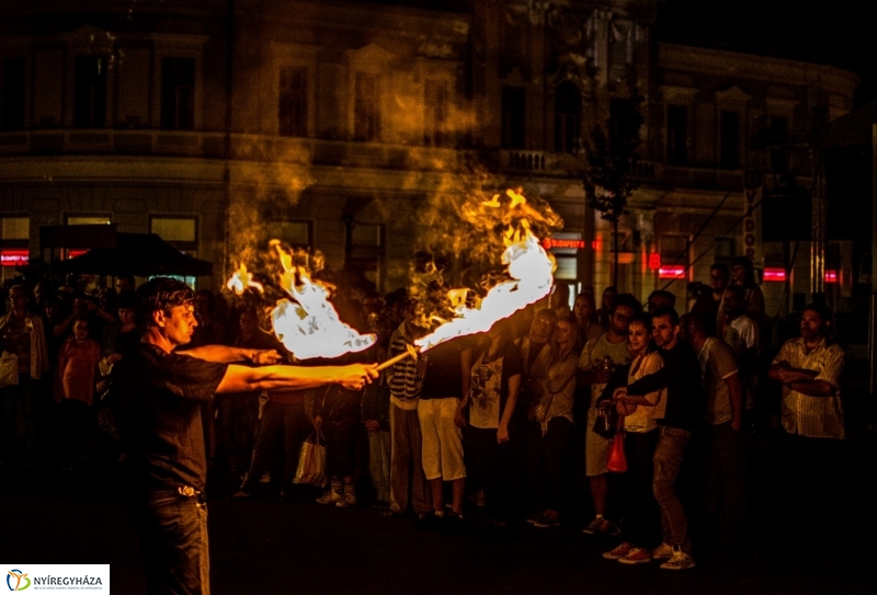 Tűzzsonglőrök a VIDOR fesztiválon