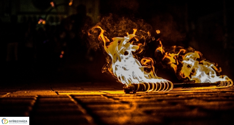 Tűzzsonglőrök a VIDOR fesztiválon