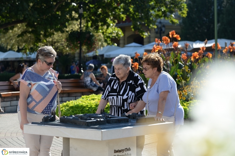 Vidor-vasárnap délután a belvárosban
