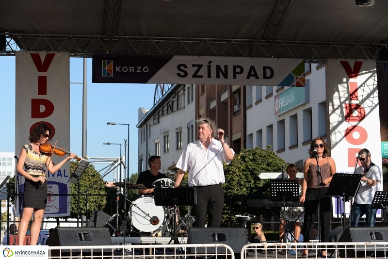 Vidor-vasárnap délután a belvárosban