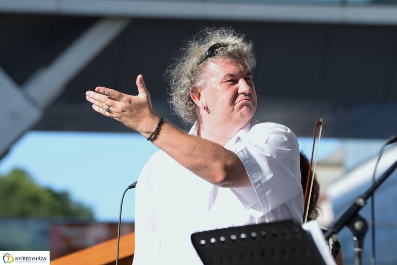 Vidor-vasárnap délután a belvárosban