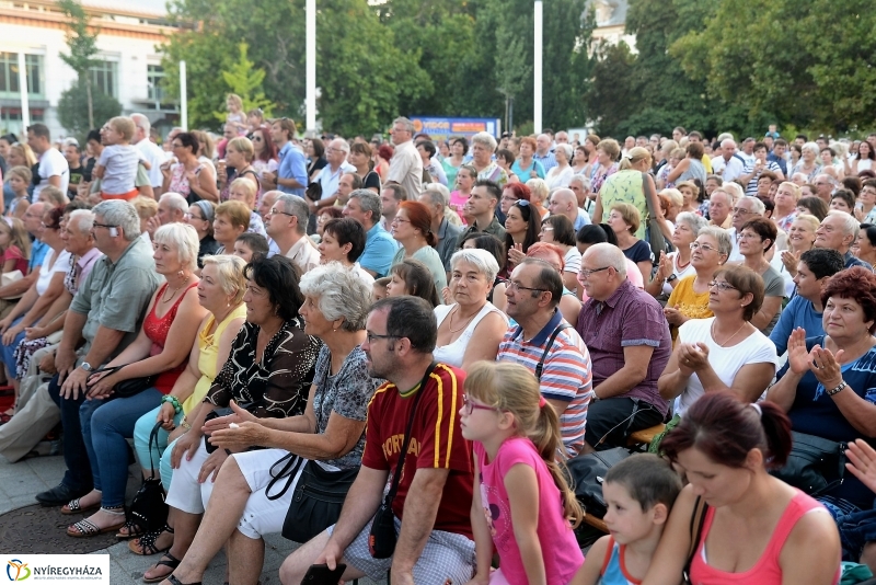 Talamba ütőegyüttes fellépése a nagyszínpadon