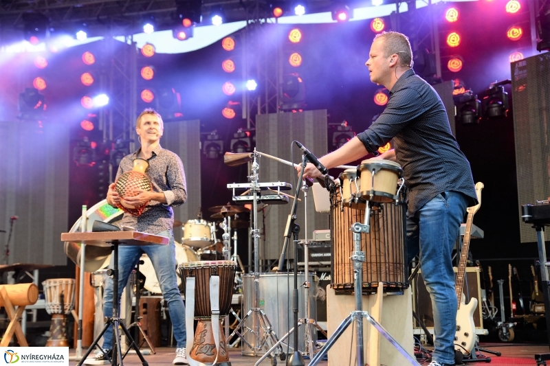 Talamba ütőegyüttes fellépése a nagyszínpadon